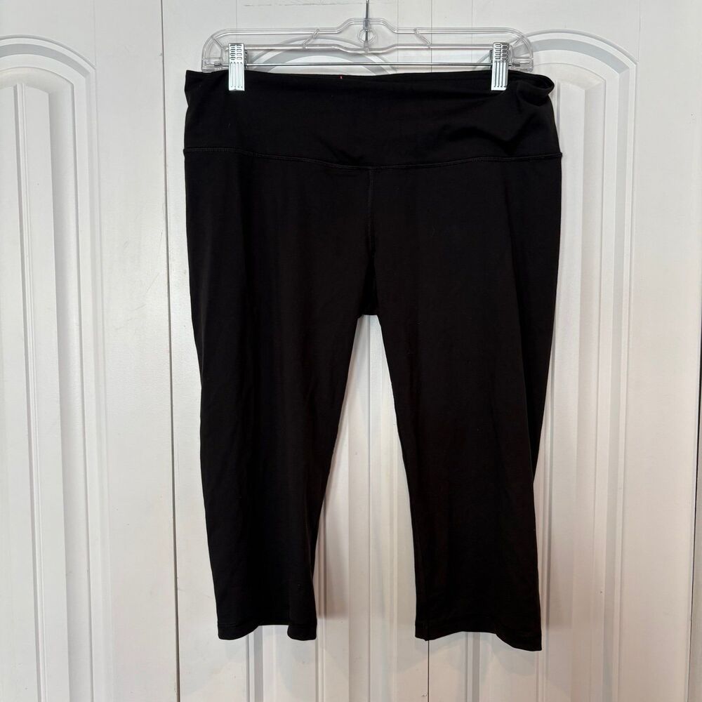 Victoria Sport‎ Black Crops Size Large